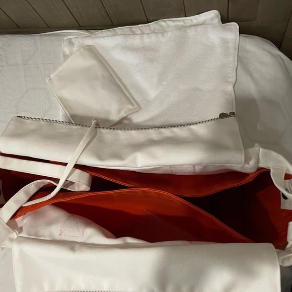 Hermès Adada Diaper Bag with horse print throughout, dual exterior pockets - Picture 4 of 6